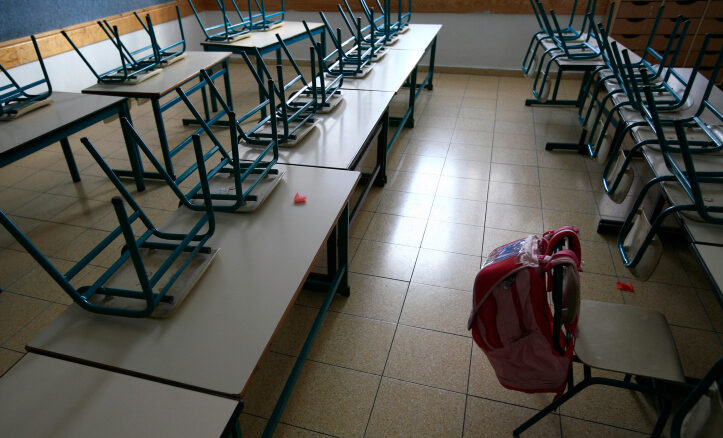 First satchel in an empty classroom early morning on September 1, 2008. The Jewish education system opened the academic year this morning with more than 1.5 million Israeli children. Photot by Nati Shohat / Flash 90. *** Local Caption *** ????
????
???
?????
???
????
?????
??? ???
?????
??? ???????
????
????
?????